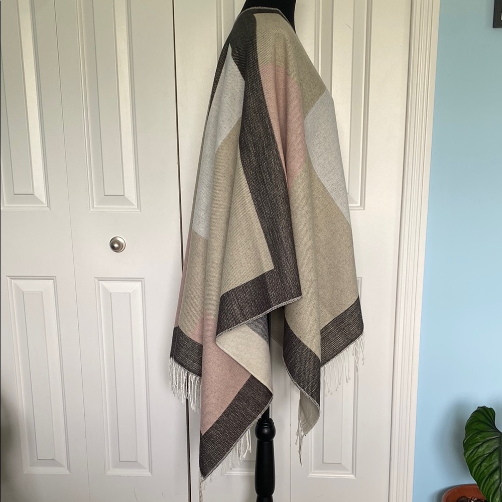 Beautiful Pink Grey And Tan Fringe Shrung Wrap Poncho One Size Fits Most - Picture 2 of 6